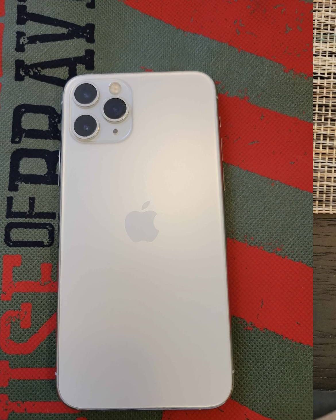 iPhone 11 PRO * UNLOCKED *