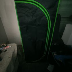 Small Grow Tent with Lights ect.