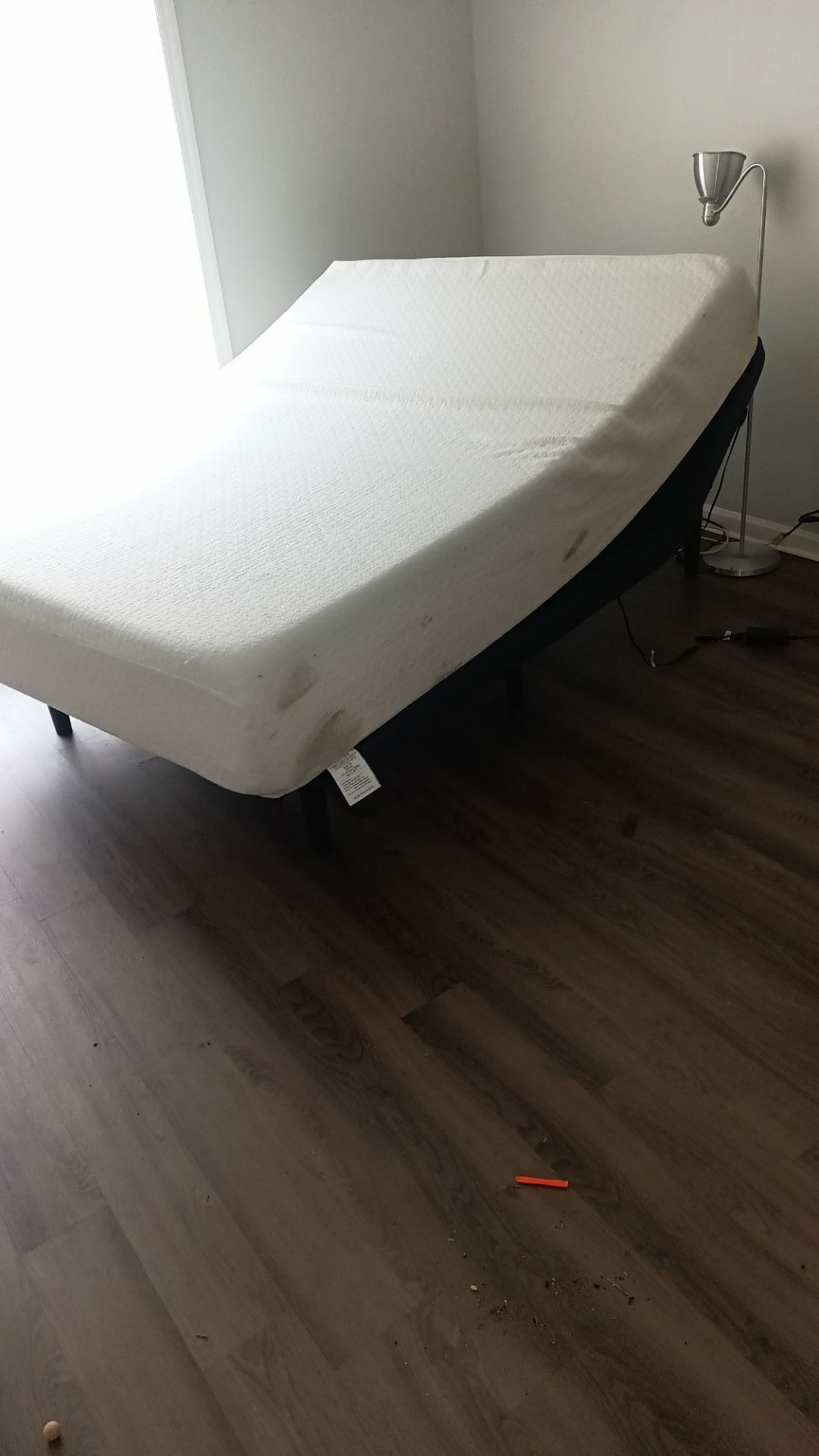 Full size bed ( lift up)
