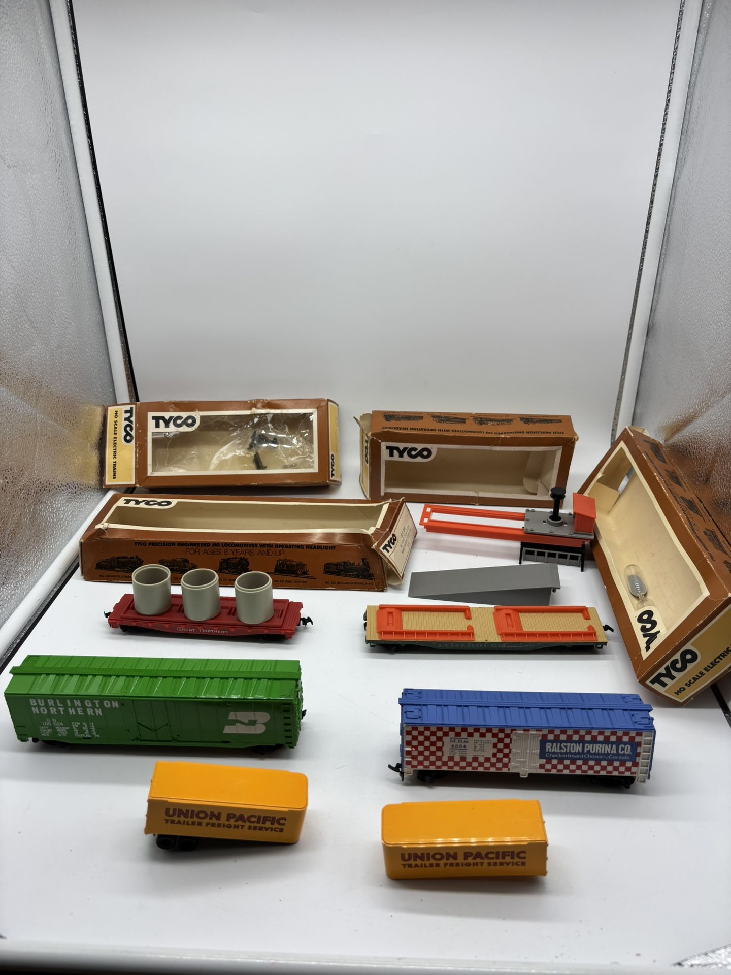 Vintage Lot of Untested Tyco HO Trains Union Pacific, Burlington Northern, Flat