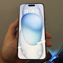 IPhone 15 Plus 128  GB,  Pristine Like New Condition.  Unlocked Use  any carrier.  Hablo Espanol.    