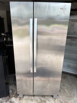 WHIRPOOL  33 INCHES REFRIGERATOR COOLING AND FREEZING PROPERLY