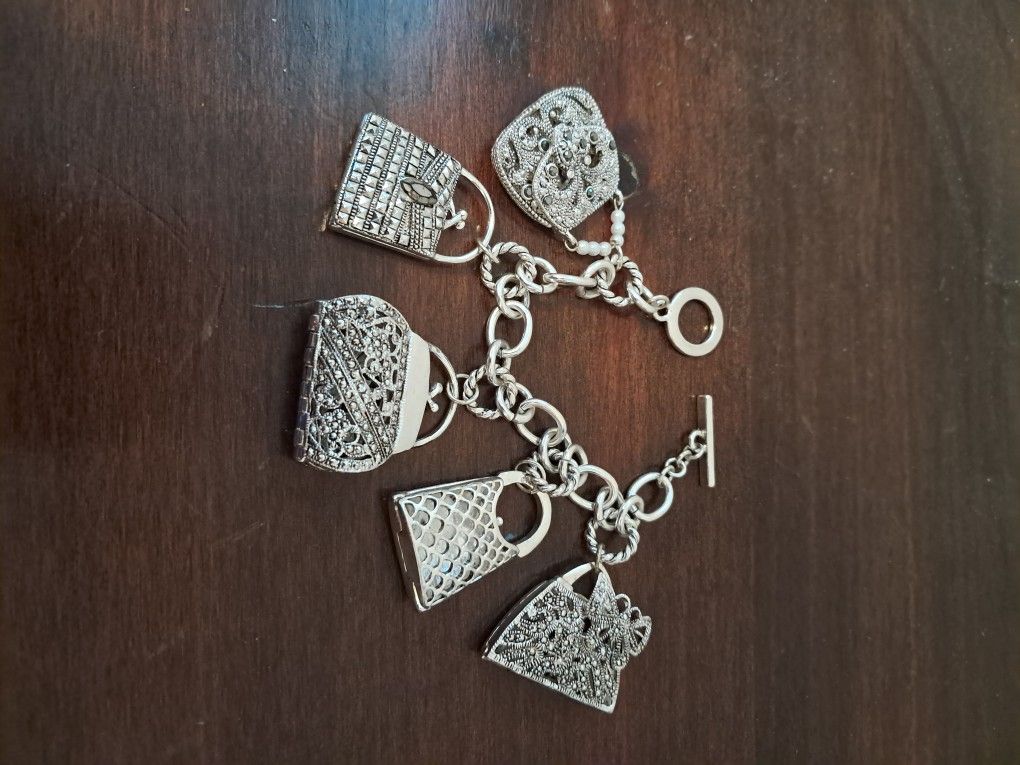 Chain with sparkling purse charms