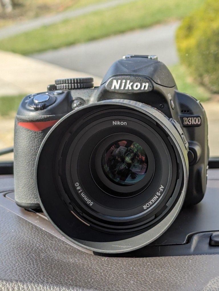 Nikon D3100 With 18-55mm Lens 2 Batteries, Charger 