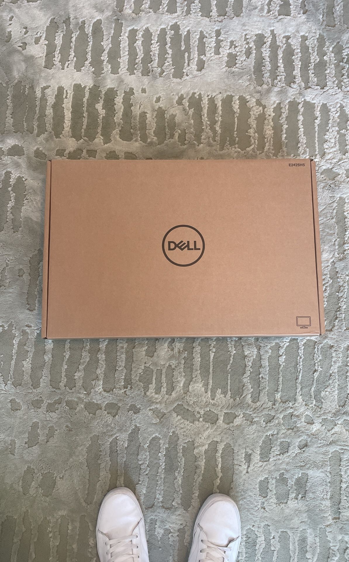 BRAND NEW: Dell Monitor 24inches