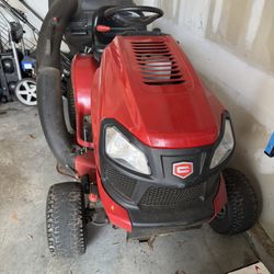Craftsman Riding Lawnmower 