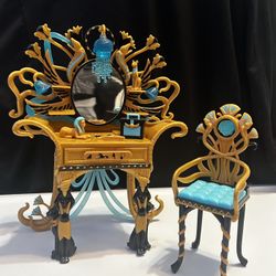 Monster High Original Cleo De Nile Vanity Set
