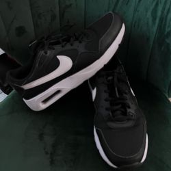 NIKE AIR SIZE 9.5