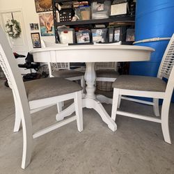 Round Dining Table 
