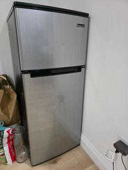 Mini Fridge w/ Freezer