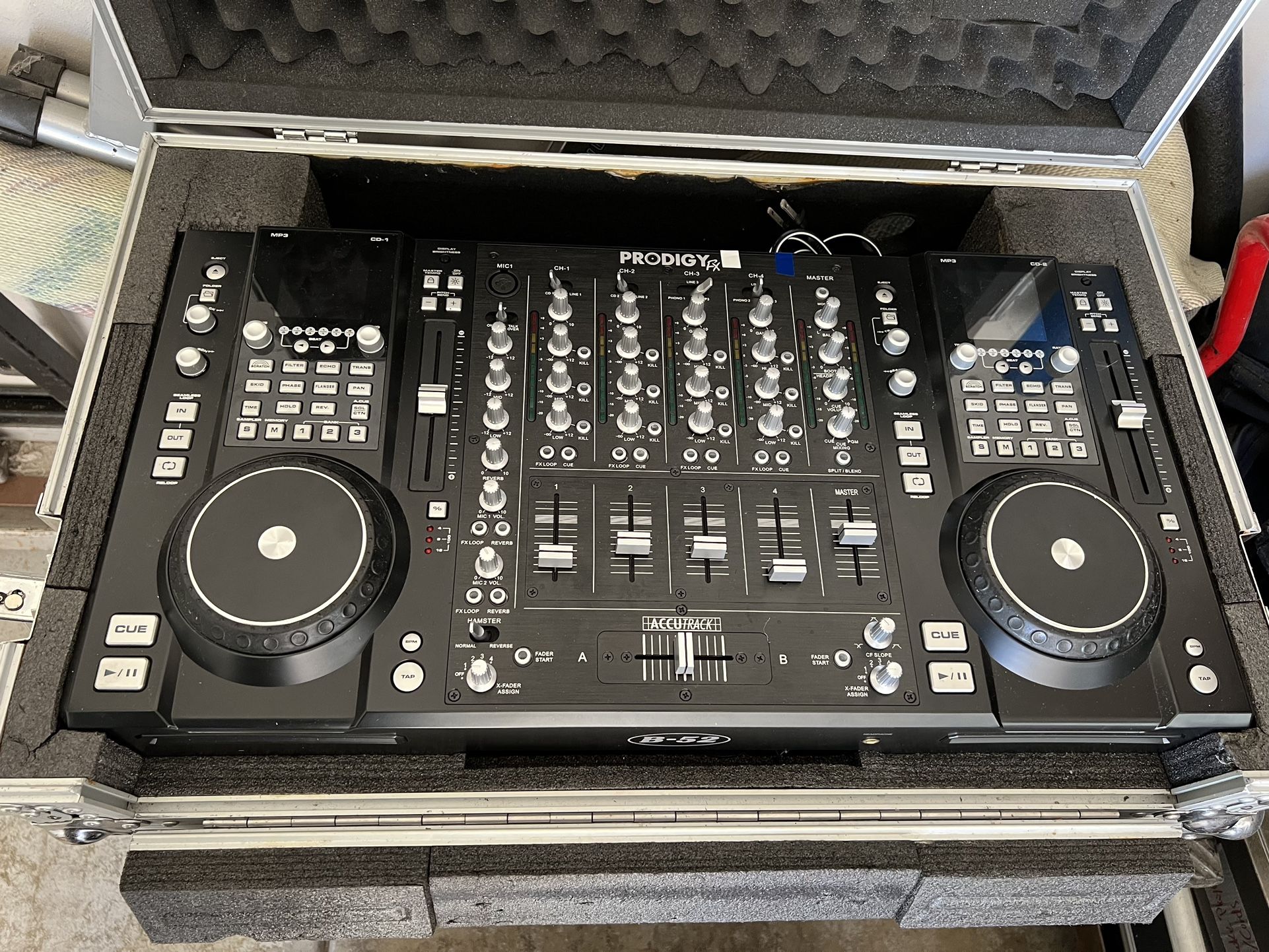 DJ Mixer Prodigy B52 FX