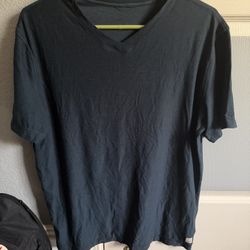 Vuori Strato Tech V-Neck Tee Navy Heather Sz M