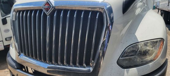 International LT hood grill