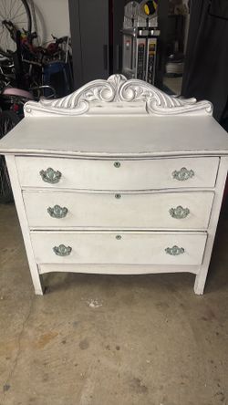 Shabby chic / Vintage dresser