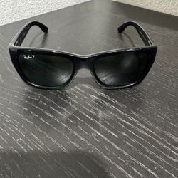 Ray-Ban RB4194 601/9A Polarized Sunglasses Product Overview These Ray-Ban sunglasses offer a classic, versatile rectangular aesthetic with high-perfor