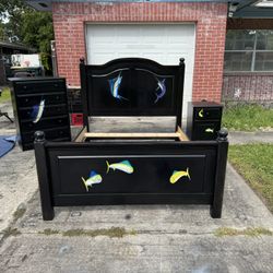 Maco Furniture Black Oak One of a Kind Hand Painted Queen Size Bedroom Set