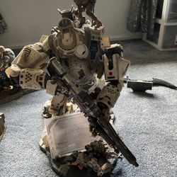 Titan Fall Statue