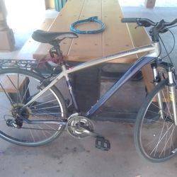 (Original Owner)2010 Specialized crossTrail Adult Bicycle 