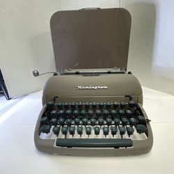 Vintage 1950's Remington Rand Quiet-Riter Typewriter With Case - Need Ribbon
