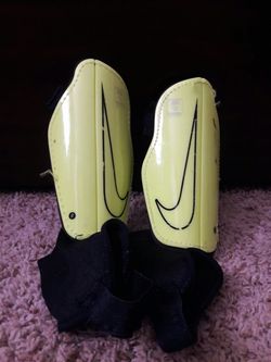 Nike boys soccer shin guards small