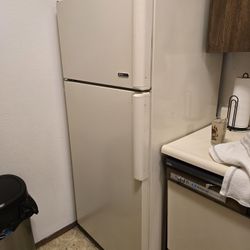 Vintage Frigidaire Refrigerator WORKS PERFECTLY