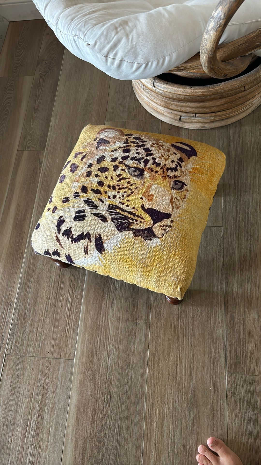 LEOPARD STOOL