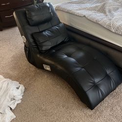Lounge Chair With Bluetooth Speakers 