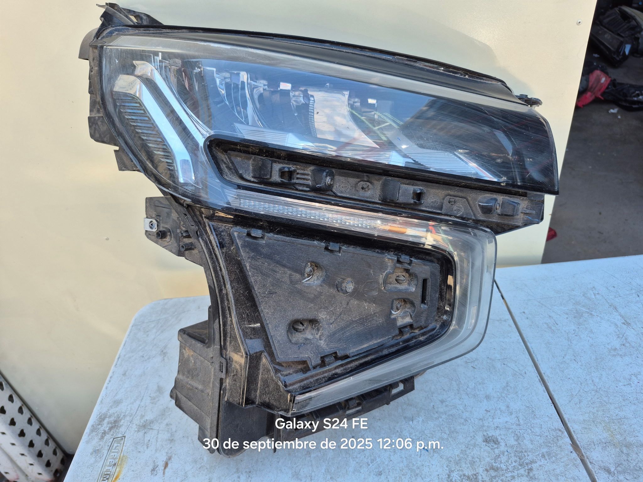 Chevy Tahoe Suburban Right Headlight Oem