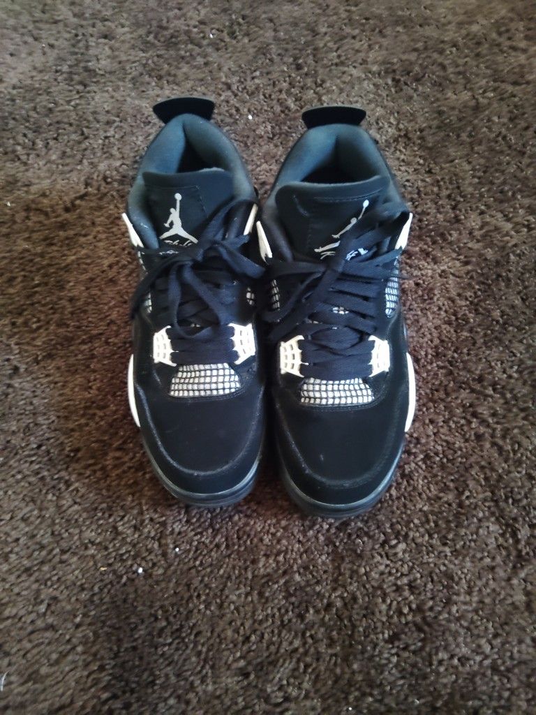 Air Jordan 4 Retro White Thunder, Size 9