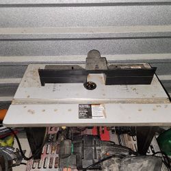Chicago Electric ROUTING TABLE WITH ROUTER AND Case Of Router Tips