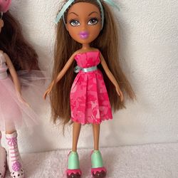 Vintage 2000s Y2K Bratz Dolls Ht: 10.5” Tall. USED!! for Sale in