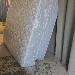 KING OR CALKING MATTRESS 13" IN THICK 