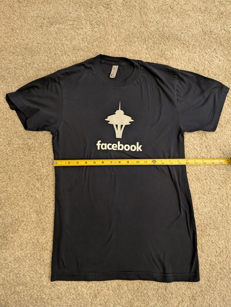 Facebook Seattle T-shirt Men's Small 