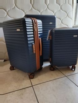 Nwt 3 piece luggage set