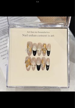 Elegant Gold & Glitter Press-On Nails