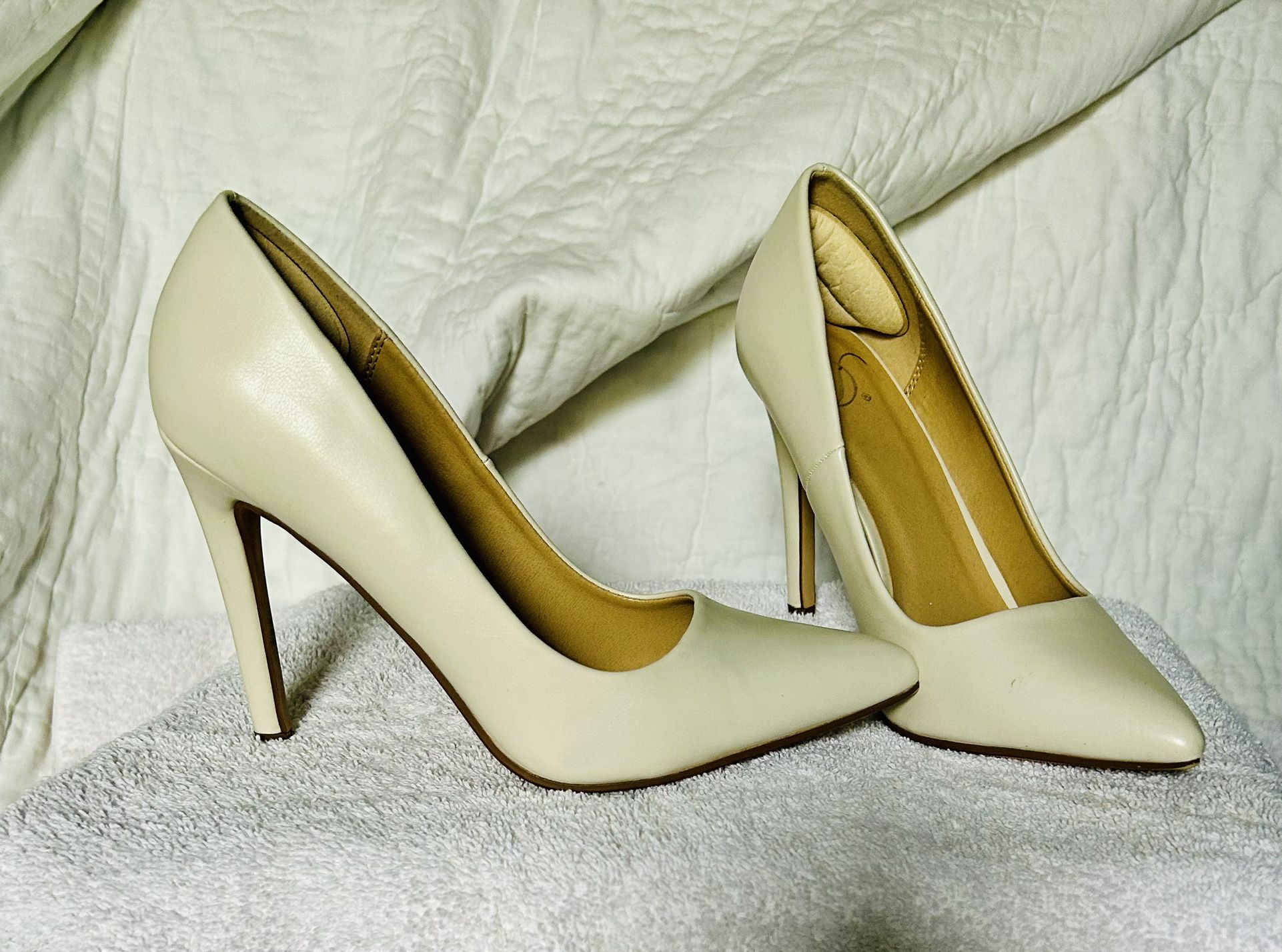 3 pairs of women’s Heels