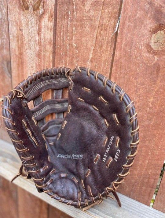 Easton Prowess Right Hand Throw Softball Glove/ Guante Derecho Easton Prowess De Softball