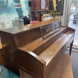 Vintage Piano 