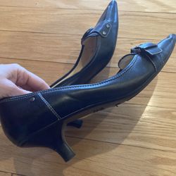 Women’s size 10 black heels 