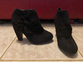 High heel black shoes