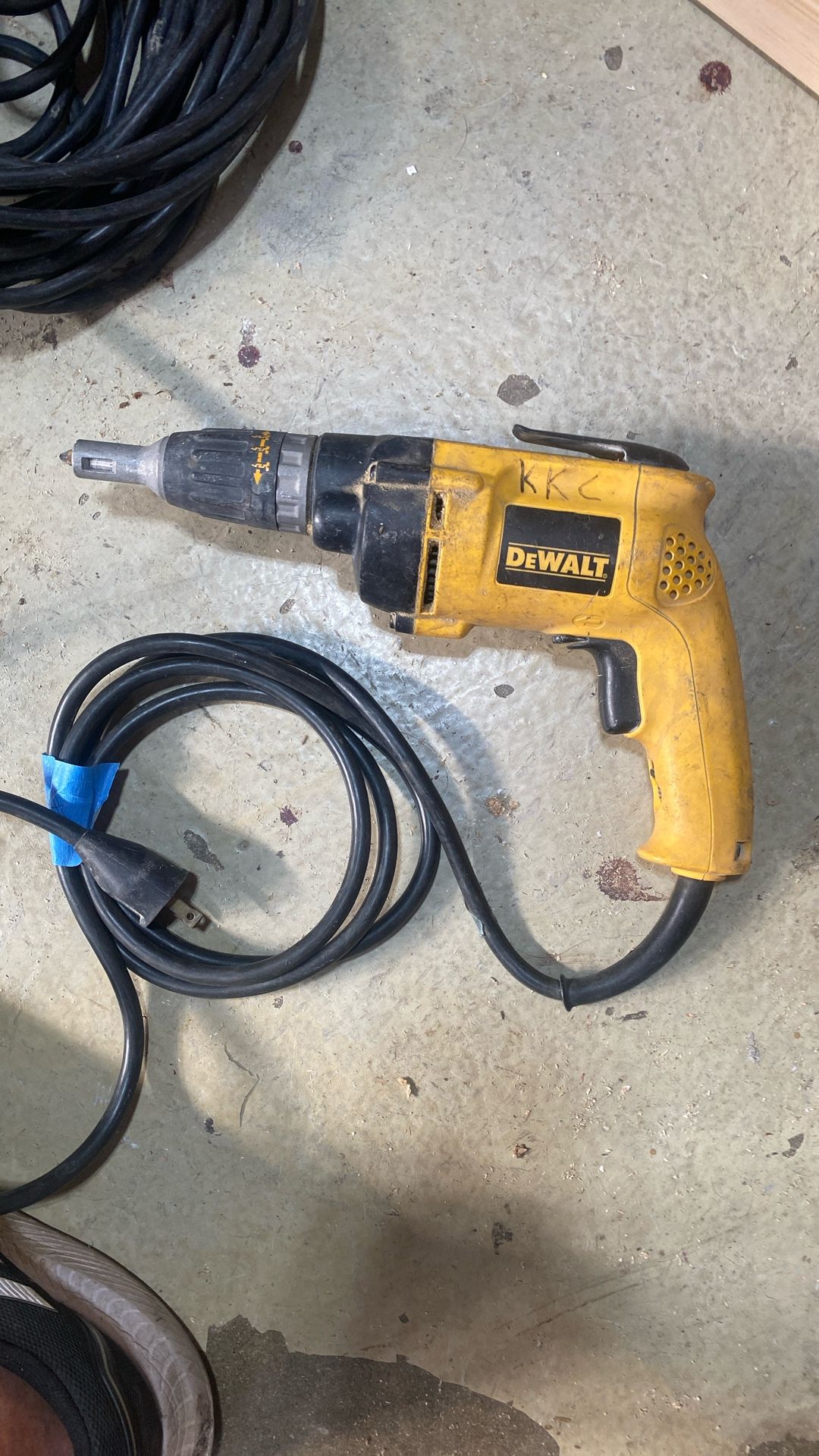 Desalt Screw Gun