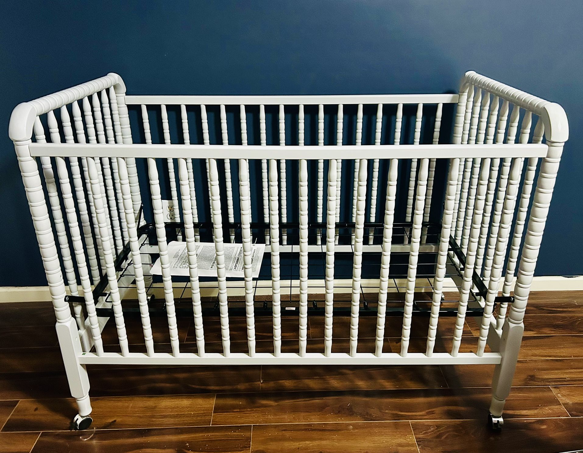 Jenny Lind 3-1 Crib