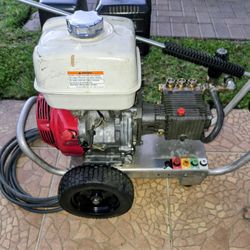 PRESSURE WASHER POWERED BY HONDA GX390 ENGINE WITH GENERAL PUMP EZ4040G: 4200 PSI @ 4 GPM