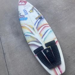 Surfboard 6’4”