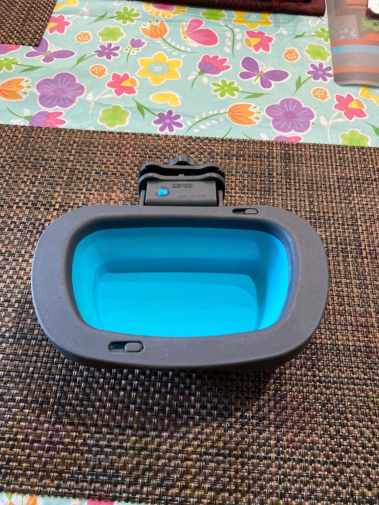 Dog water bowl for kennel