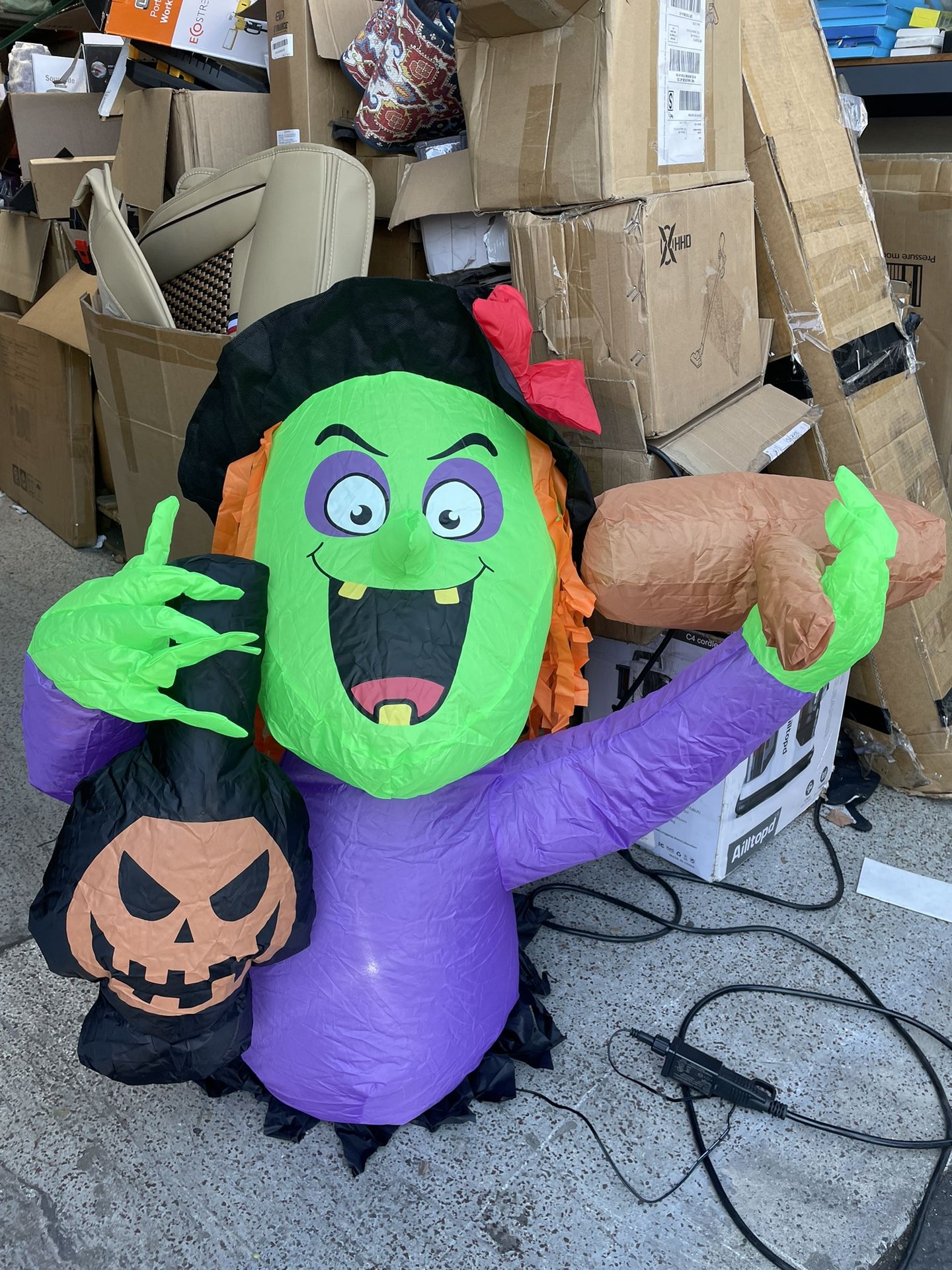 4ft Halloween Inflatable Scary Witch Rush Out of Window with Built-in LED Lights, Inflatable for Halloween Party Indoor, Outdoor, Patio, Garden, Lawn