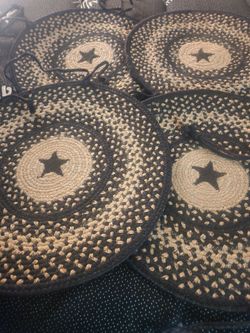 4 country chair pads great condition 4