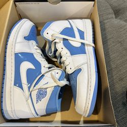 Jordan 1 MID SE LEGEND BLUE SIZE 9.5