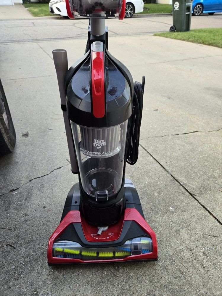 Dirt Devil Max XL Upright Vacuum Cleaner, UD78110