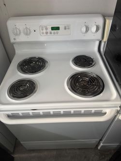 Stove range 4 bernar used condition excellent 30"w color white